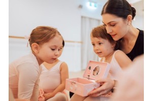 Duckling Dance 2- 3 yrs with parent/carer.